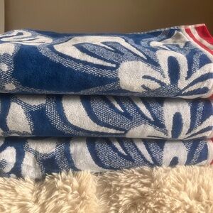 Blue & White Floral Beach Towel Stack               For 3 towels